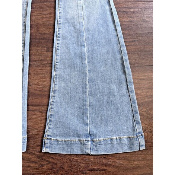 I.N.C. International Concepts Women's High-Rise Pull-On Flare-Leg Jeans Light 4 - Picture 6 of 12